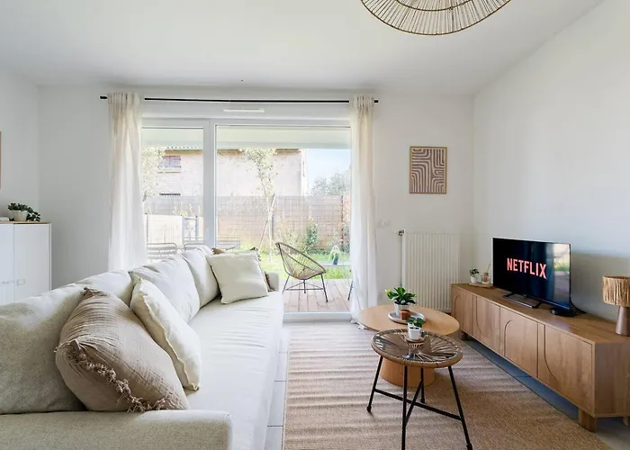 T2 Lumineux Avec Jardin • Terrasse • Parking