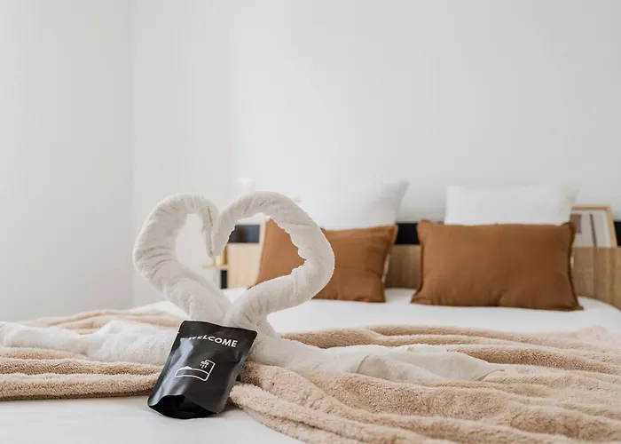 T2 Lumineux Avec Jardin • Terrasse • Parking *